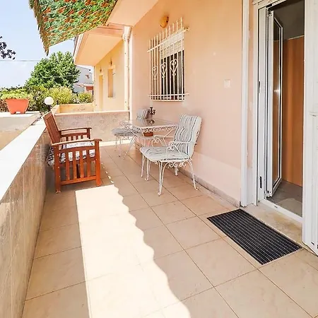 Apartment Katsos *